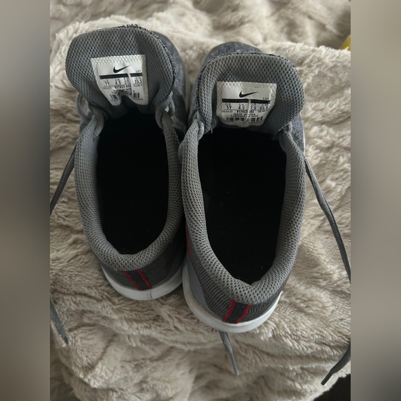 Nike Charcoal and Red Free Runs - Picture 2 of 5